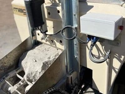 Sluice gate conversion on a spreader